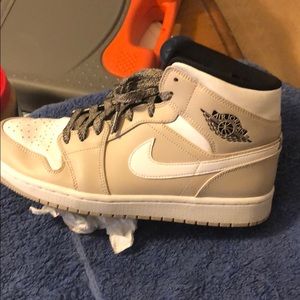 Air Jordan 1 Mid Desert Sand White Size 10